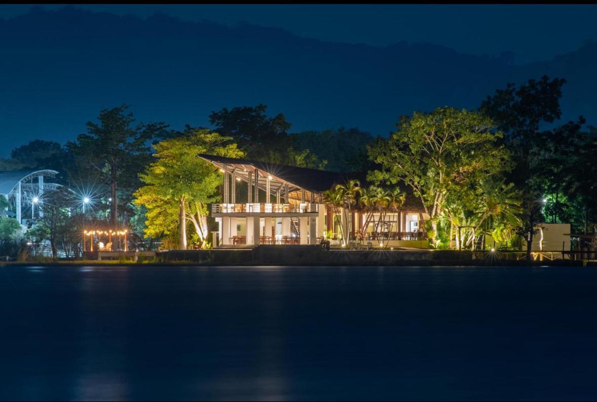 Hotel Maya Internacional Flores Exterior photo