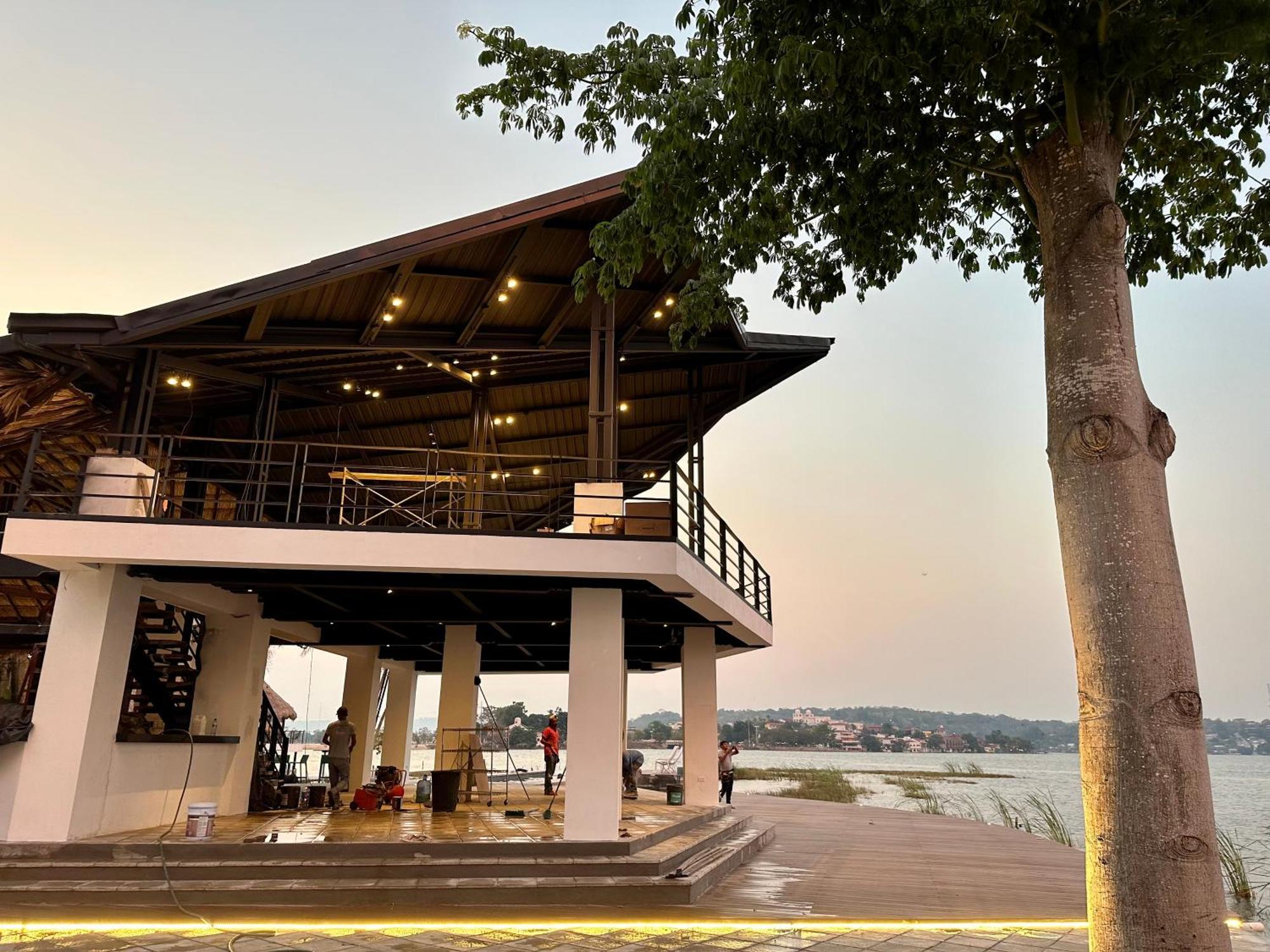 Hotel Maya Internacional Flores Exterior photo